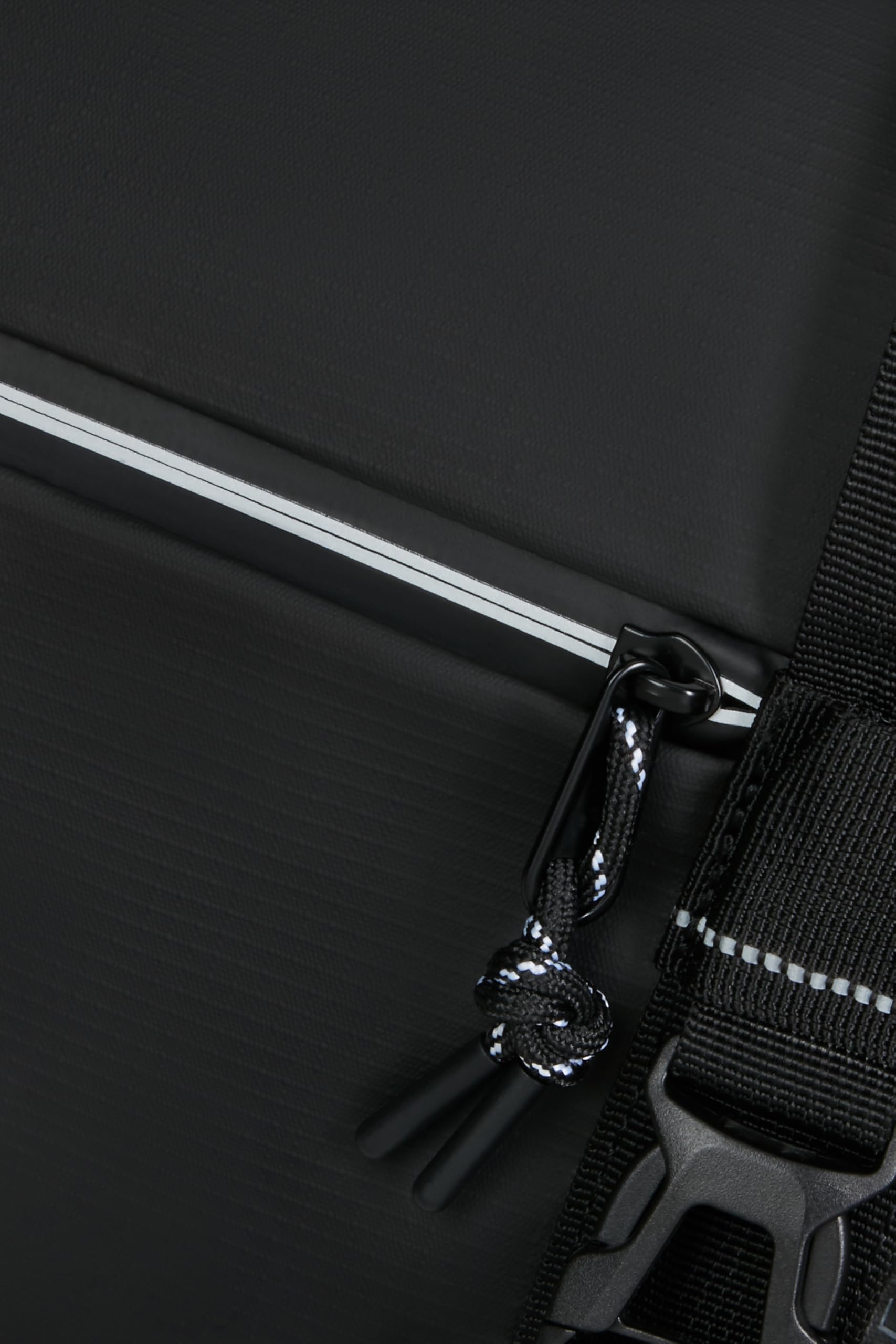 american-tourister-upventure-sac-de-voyage-sac-dos-56-l-noir image 7